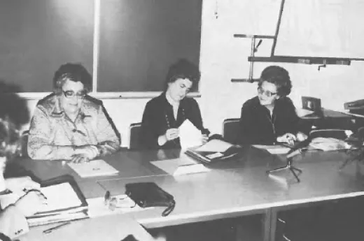 Drei Frauen führen durch den Landesausschuss