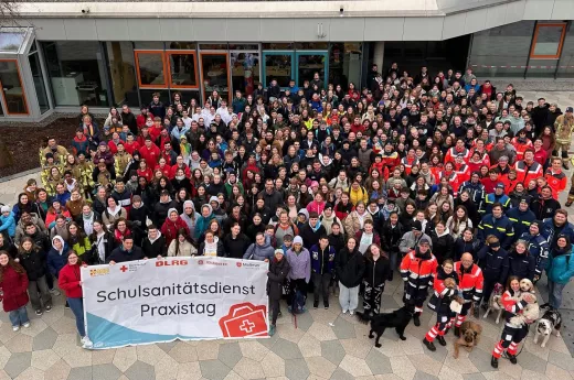 Gruppenbild mit 550 Menschen