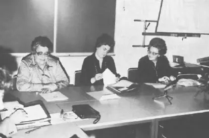 Drei Frauen führen durch den Landesausschuss