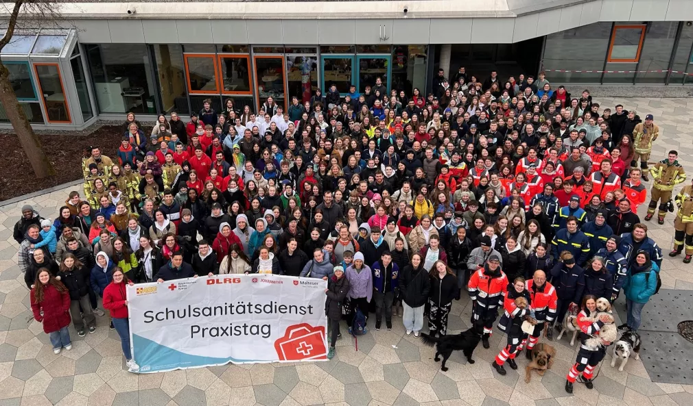 Gruppenbild mit 550 Menschen
