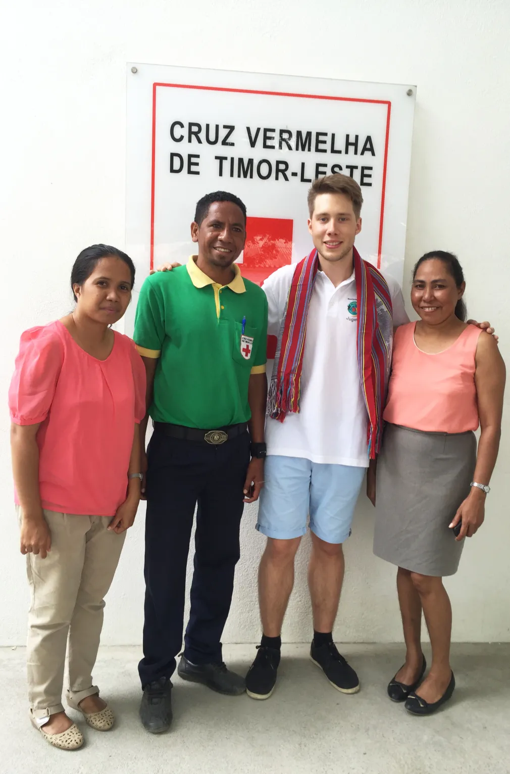 Ein Gruppenbild V.l.n.r.: Vidiana Xareal (Youth Coordinator - sie hat im Vorfeld alles organisiert und arbeitet hauptberuflich beim CVTL und ist die Leiterin der Jugendarbeit), Marcel (arbeitet auch hauptamtlich beim CVTL und war zusammen mit Lola für die